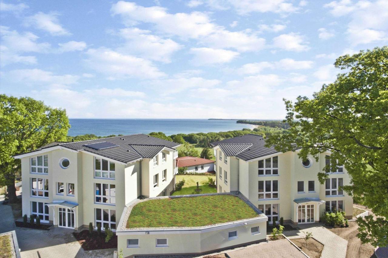 Meeresblick Fewo: Seaside Retreat with Balcony and Spa Access Goehren  Exterior photo